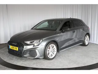 Audi A3 Sportback 35 TFSI S edition, Keyless, ACC, Trekhaak, Camera, Virtual Cockpit
