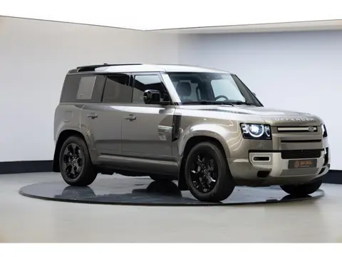 Land Rover Defender 110 2.0 P400e 110 XS Edition | Panoramadak | Trekhaak | SOH 91.7% |
