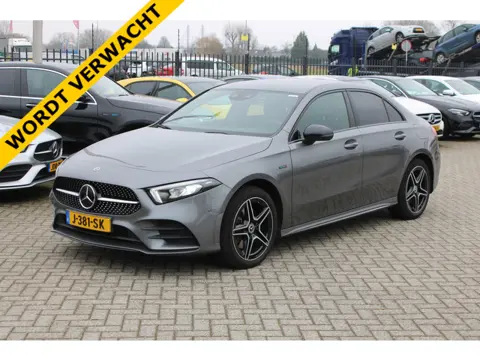Mercedes-Benz A-Klasse 250e AUT8 AMG Limited NIGHT PAKKET PANORAMADAK SFEER DISTRONIC CARPLAY