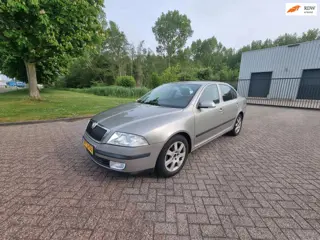 Skoda Octavia 1.6 Ambiente AIRCO PARKEERSENSOR TREKHAAK ELEKTRISCHERAMEN