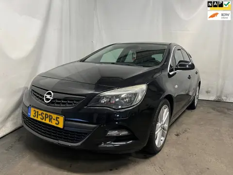 Opel Astra 1.4 Turbo Sport - Schade