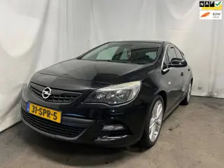 Opel Astra 1.4 Turbo Sport - Schade