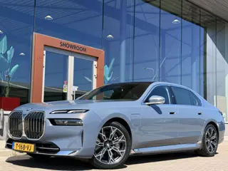 BMW 7 Serie 750e xDrive | Bowers & Wilkins | 360 | SkyLounge | Leder | Trekhaak | Rolscherm | Achter
