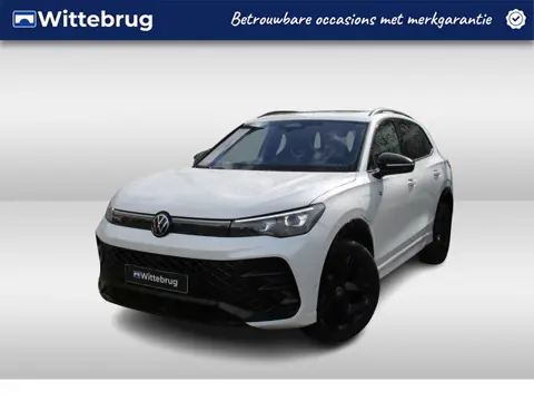 Volkswagen Tiguan 1.5 eHybrid 204pk R-Line DSG Automaat Black Style / Panorama schuifdak / LM 19 inc