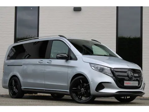Mercedes-Benz EQV 300 L2 / AMG / Luchtvering / 7-Persoons / Black Edition / Vol Opties / NIEUWSTAAT