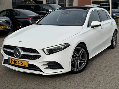 Mercedes-Benz A-klasse 200 Premium AMG PAKKET l SFEERVERL. l PANO l TREKHAAK