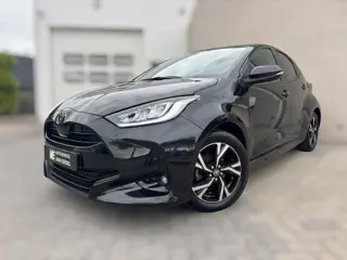 Toyota Yaris 1.5 VVT-i First Edition LED / CARPLAY / STOELVERW. / CAMERA / LANE ASSIST / CRUISE CONT