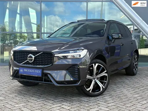 Volvo XC60 2.0 T8 Plug-in hybrid AWD Plus Dark 455pk Panoramadak / HU Display / 21Inc