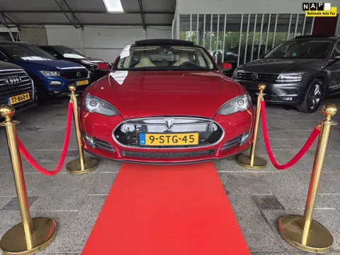 Tesla Model S 85 PANORAMA BORDEAUX EXCLUSIEF!