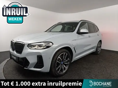 BMW X3 xDrive30e High Executive | M Sport | Panoramadak | Lichtmetalen velgen 20" | All season bande