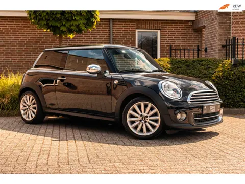 Mini Mini 1.6 Cooper Chili 122 PK Xenon Stoelverwarming Clima Cruise 17''