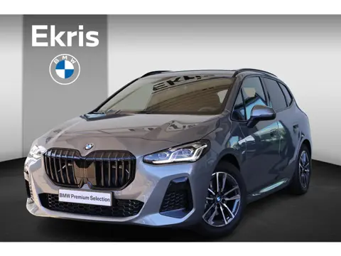BMW 2-serie Active Tourer 220i | M Sportpakket | Stuur- en stoelverwarming | Camera | Stoelen Elektr