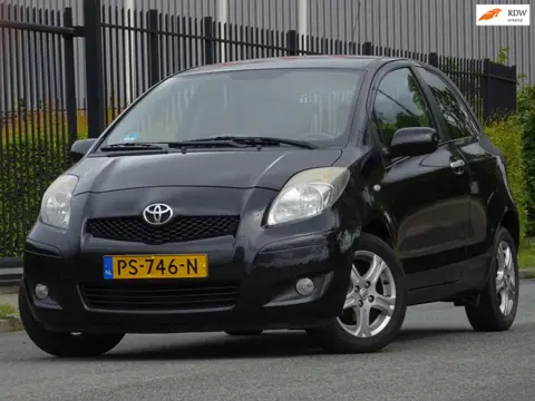 Toyota Yaris 1.3 VVTi BJ2011 ZWART 136DKM/CLIMA/PDC/APK