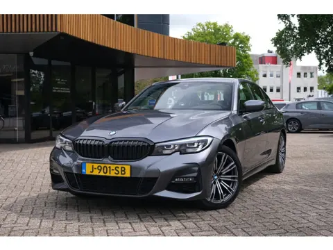 BMW 3-serie 318d Executive Edition|RIJKLAAR!|M-Sport|Alcantara|Carplay|Dealeronderhouden|1e Eigenaar