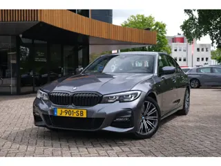 BMW 3-serie 318d Executive Edition|RIJKLAAR!|M-Sport|Alcantara|Carplay|Dealeronderhouden|1e Eigenaar