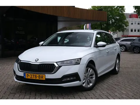 Skoda Octavia Combi 1.5 e-TSI Business Edition|Rijklaar!|Trekhaak|Sfeer|Carplay|Schakelpaddles|Rijst
