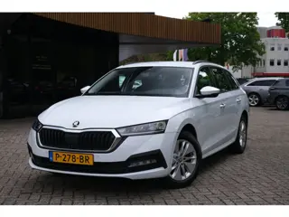 Skoda Octavia Combi 1.5 e-TSI Business Edition|Rijklaar!|Trekhaak|Sfeer|Carplay|Schakelpaddles|Rijst