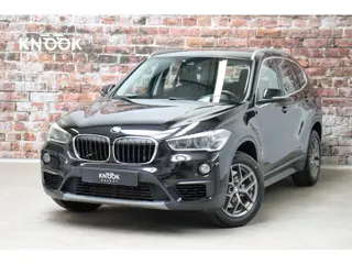 BMW X1 sDrive20i Executive Automaat / Navigatiesysteem Plus / Trekhaak / Head-Up Display / Stoelverw