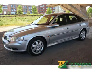 Opel Vectra 1.8-16V CDX Hatchback UNIEK! 1e eigenaar 12.505 km origineel
