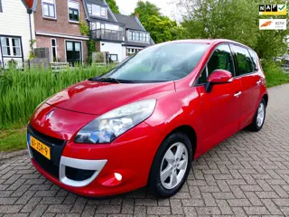 Renault Scénic 1.4 TCE 131pk Clima Cruise Navi PDC Trekhaak 1300kg.