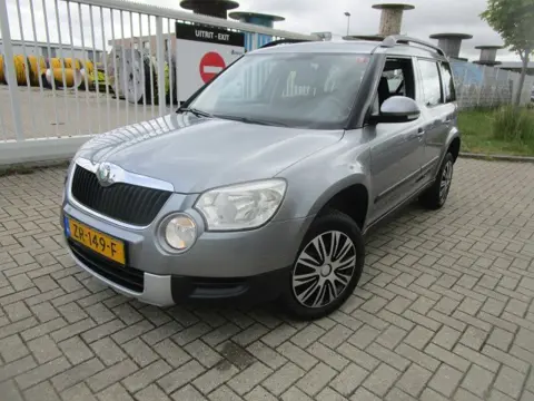 Skoda Yeti 1.2 TSI Active, Pano, Navi, Nw apk