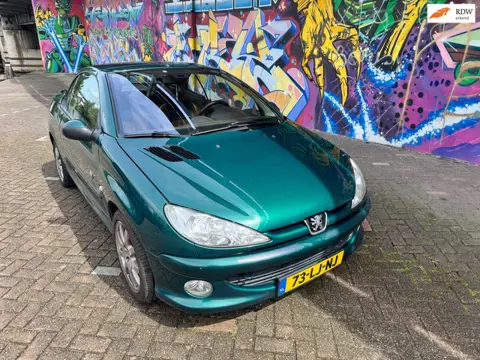 Peugeot 206 CC 1.6-16V Roland Garros super onderhouden airco rijd heerlijk zeer Leuke zomer auto boe