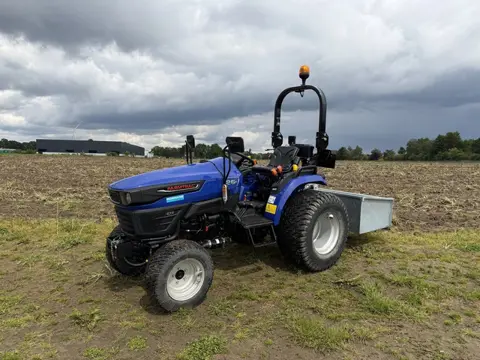 Farmtrac FT26 HST minitractor DEMO 2026 38 uur incl grondbak