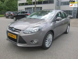 Ford Focus 1.6 TI-VCT TITANIUM 1/2 LEDER TREKHAAK DEALER ONDERHOUD!!