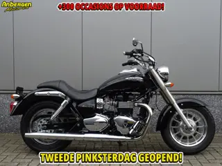 Triumph BONNEVILLE AMERICA (bj 2012)