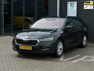 Skoda Octavia Combi 1.0 e-TSI Business Edition/CAMERA/CARPLAY/STOELVERWARMING/NETTE STAAT!!