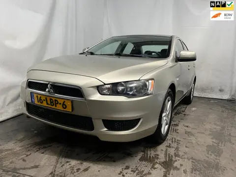 Mitsubishi Lancer Sports Sedan 1.5 Invite - Schade