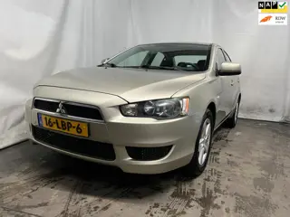 Mitsubishi Lancer Sports Sedan 1.5 Invite - Schade