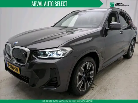 BMW IX3 80 kWh 286pk Executive | SOH 98% | Trekhaak | Sensatec Leder | Navi | CarPlay | Getint glas 