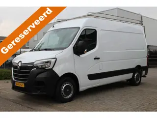 Renault Master T35 2.3 dCi 135PK Euro6 L2H2 -- Klaar voor het werk! -- ✓ imperiaal ✓ camera ✓ trekha