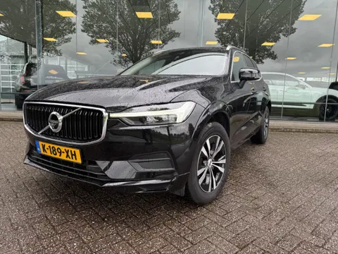 Volvo XC60 2.0 B5 Momentum Exclusive ** Panodak ** Trekhaak ** Leder *** HUD ** 360 camera