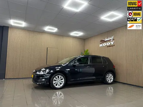Volkswagen Golf 1.0 TSI Connected Series * Dealer onderhouden / Navigatie / Camera / NL Auto *