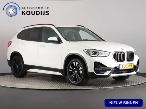 BMW X1 sDrive18i Executive Edition (Trekhaak / Camera / Elek. Achterklep / Stoelverw. / Navi / Sfeer