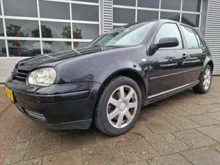 Volkswagen Golf 2.3 V5 Highline ( A.P.K. februari 2027)
