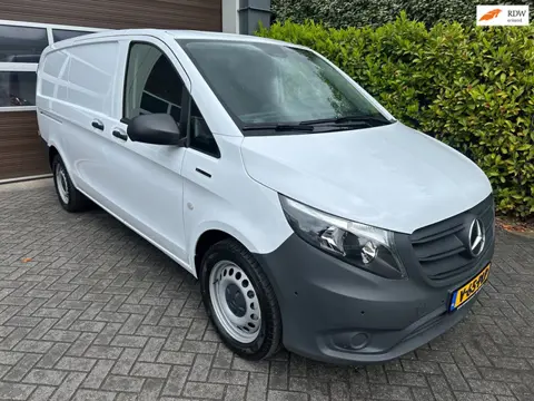 Mercedes-Benz EVITO EVito 112 L2 85KW 60kWh Cruisecontrole Achteruitrijcamera Carplay Stoelverwarmin