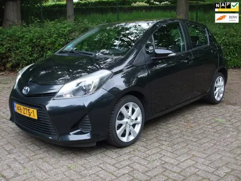 Toyota Yaris 1.5 Full Hybrid Aspiration clima cruise 172 dkm NAP