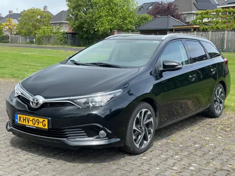 TOYOTA AURIS VERKOCHT! 1.2T Touring Sports Automaat/ Clima/ Cuise/ Multimedia/ LM/ Camera
