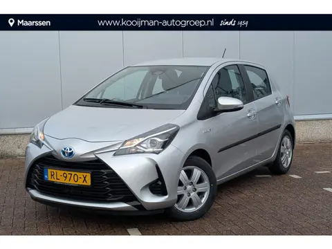 Toyota Yaris 1.5 Hybrid Aspiration Parkeercamera-L.M. velgen-Cruise control-Metallic lak
