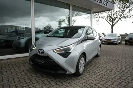 TOYOTA AYGO 1.0-VVT-i X-Play