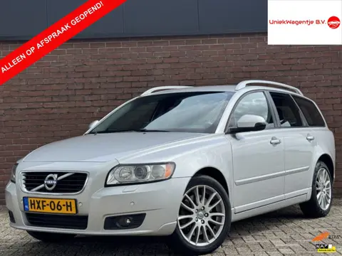 Volvo V50 2.5 T5 AWD MOMENTUM | LIMITED EDITION! | TREKHAAK!