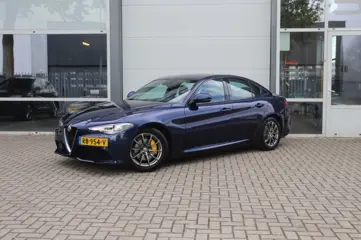 ALFA ROMEO GIULIA 2.0T SUPER/ORIG.NL/GEDOCUMENTEERD/ELEKT.STOELEN/ STOEL.STUUR.VERW/17'