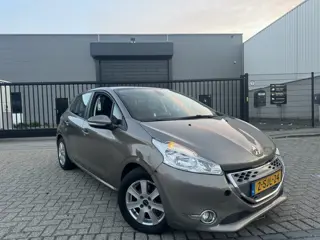 Peugeot 208 1.4 e-HDi Automaat Clima Sensor Carplay Cruise
