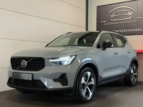 Volvo XC40 2.0 B3 Ultra Dark 2WD Pano, ACC, Apple Carplay, Trekhaak, Virtual Cockpit, Keyless, 19", 