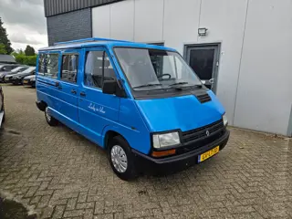 Renault TRAFIC T2B4 KAMPEERAUTO