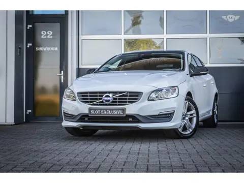 Volvo V60 2.4 D5 Twin Engine Lease Edition|CAMERA|TREKHAAK