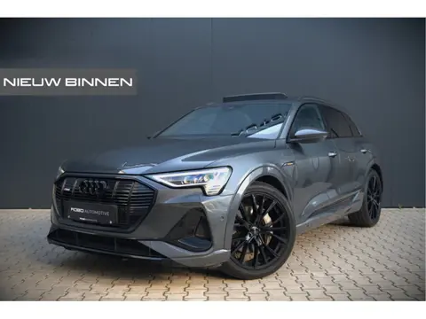 Audi e-tron e-tron 50 quattro Launch edition Black 71 kWh | Panoramadak | Stoelverwarming | Adaptive